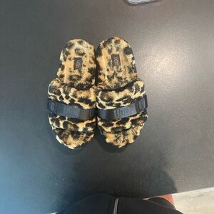 UGG women Fuzzy Animal Print Slippers Platform size 7